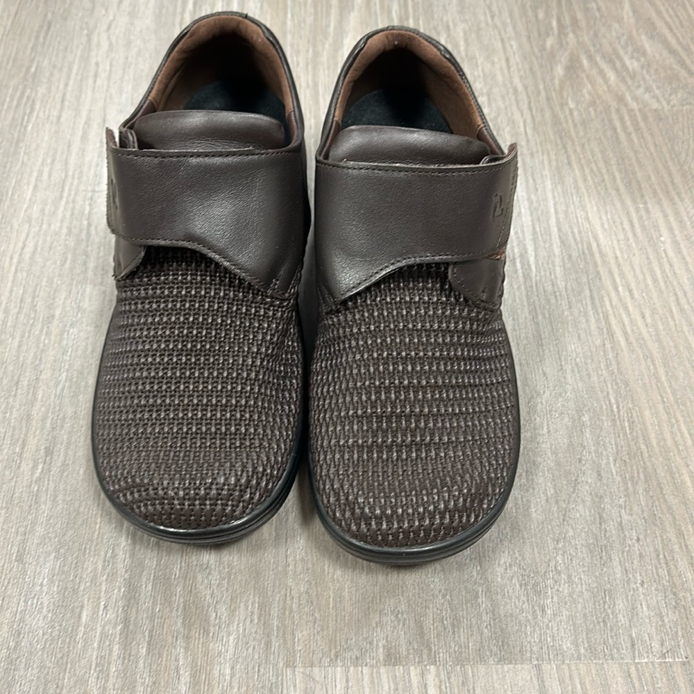 Propet shoes